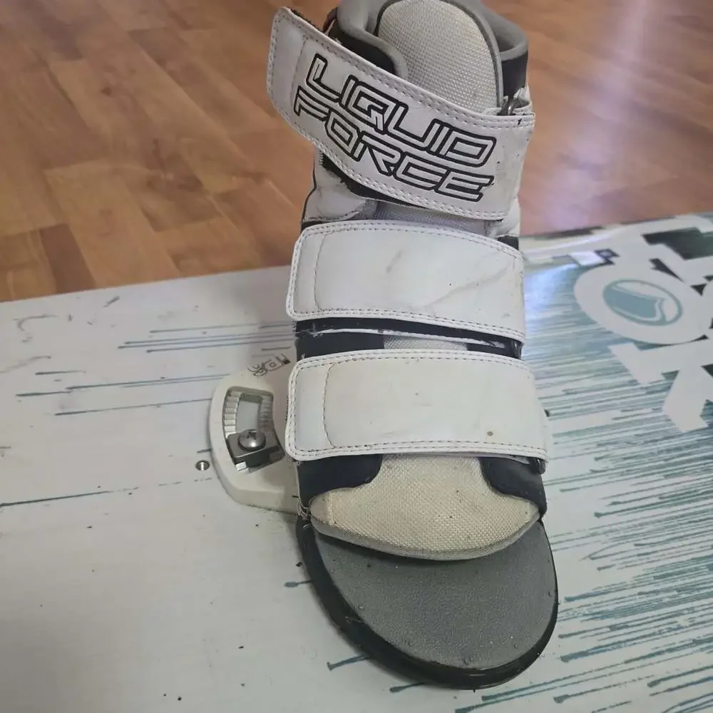 Liquid Force Waterboard Comfort Wake Board With White Bindings PS3 Model Sz 5-8